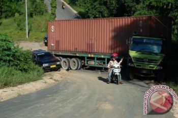 24 Jam Tutup Jalan Truk Kontainer Dievakuasi 