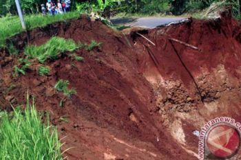 Curah Hujan Tinggi, Warga Diimbau Waspadai Tanah Longsor