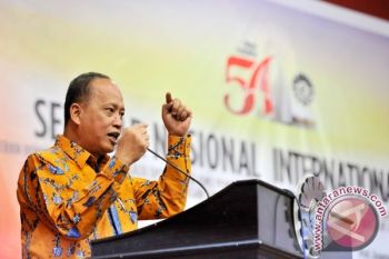Menristekdikti Larang Pamer Kemesraan di Kampus