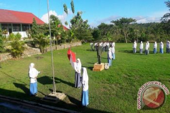 Koramil 1704-06/Salawati tanamkan nasionalisme melalui upacara bendera