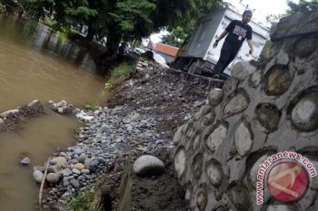 Dua bulan dimanfaatkan proyek DAS miliaran ambruk 