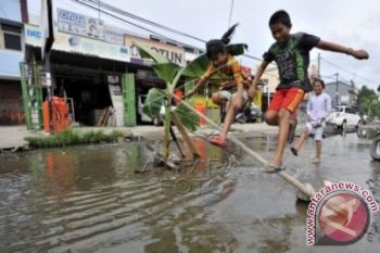 AKSI TANAM POHON DI JALAN