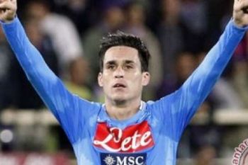 Menang Telak 5-1, Napoli Kembali Rebut Puncak Klasemen dari Juve