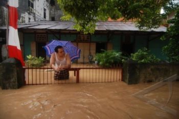 Pekalongan Banjir, Wali Kota Terpilih Serahkan Bantuan Logistik