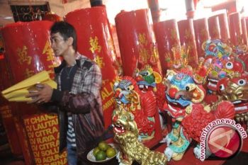 Umat Tridharma Kunjungi Panti Menjelang Imlek