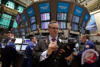 Wall Street Melemah Didorong Kekhawatiran Suku Bunga