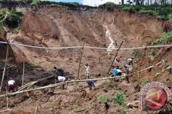 Enam Rumah di Banyumas Tertimbun Longsor