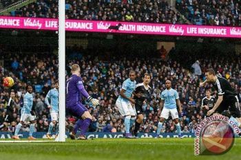 Huth Antar Leicester Unggul Lima Angka di Puncak Klasemen