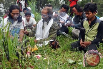 Seniman Peringati Letusan Merapi Lewat Sedekah Gunung