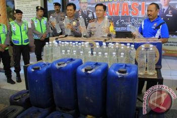 Pabrik Miras Oplosan di Magelang Beromzet Rp1,5 Miliar/Bulan Digerebek 