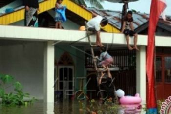 BEM UR-Dinkes Riau Sosialisasi Penyakit Akibat Banjir di Kampar Kiri
