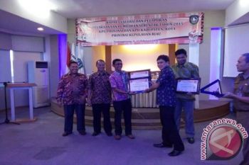 KPU Lingga Terima Dua Penghargaan