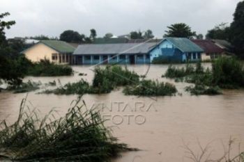 Tergenang Banjir, Kegiatan Belajar Dialihkan ke Masjid