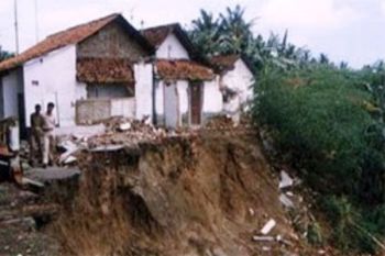 Lima rumah di Waena Jayapura tergerus longsor 