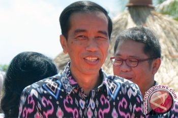 Presiden Jokowi Dijadwalkan Tarawih, Bagi Sembako dan Shalat Ied di Padang