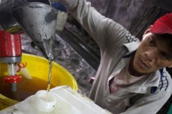 Wajib Jual Minyak Goreng Kemasan Ditunda, Pedagang Gembira