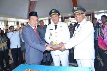 Edarwan serahkan jabatan Bupati Lampung Tengah