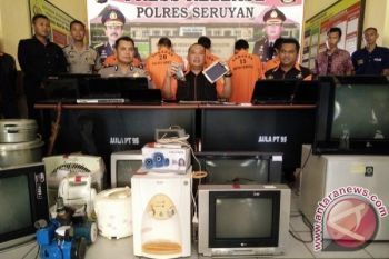Polres Seruyan Bekuk Kawanan Pencuri Spesialis Rumah Kosong