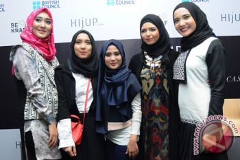 Lima Desainer Indonesia Tampil di London Fashion Week