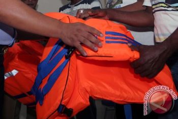 Nelayan Dapat Bantuan Peralatan K3 