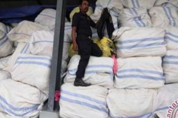 BC Dumai Sita 275 Karung Pakaian Bekas dari Port Malaysia
