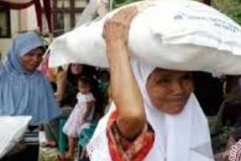 Pemkab Kuansing Salurkan 37 Ton Beras Untuk Korban Banjir