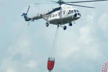 Helikopter Sinar Mas Bom Air Kebakaran Lahan di Dumai