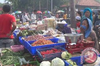 Pedagang Pasar Badung Buka Lapak Dadakan