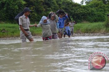 Perjuangan Guru Sekolah Terpencil