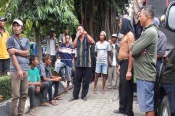 Ratusan penambang pasir Kali Progo datangi gedung DPRD DIY
