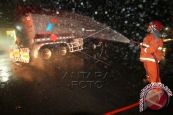 Truk Pertamina terbakar tewaskan tiga orang