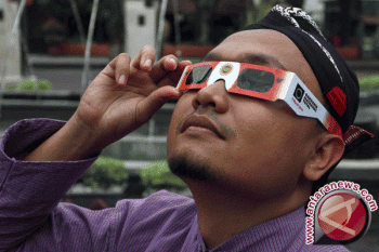 BMKG: Warga Gunakan Kacamata ND5 Saat Saksikan GMT