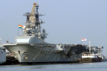Kapal induk India terbakar, satu tewas  