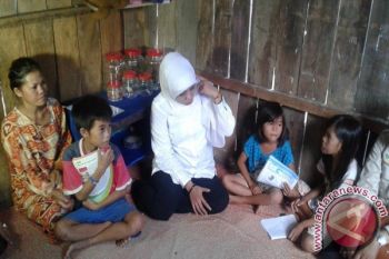 Mensos Kunjungi Keluarga Sangat Miskin Di Sigi 