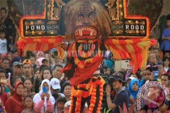 Ribuan Wisatawan Antusias Saksikan Festival Gerhana Matahari