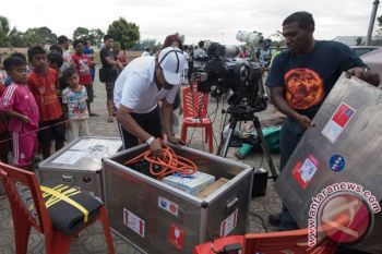Di Sampit Hujan Saat Gerhana Matahari Total, Warga Tetap Sholat 