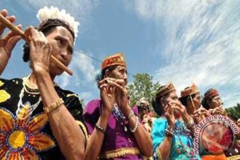Lomba Musik Bambu Warnai Momentum Gmt Di Palu