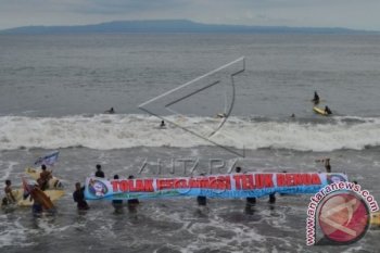 Demo Tolak Reklamasi