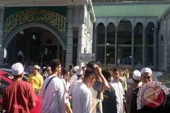 Ribuan Umat Muslim Manado Shalat Gerhana
