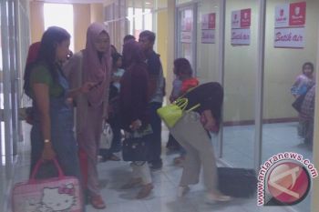 Puluhan penumpang Lion Air protes petugas loket 