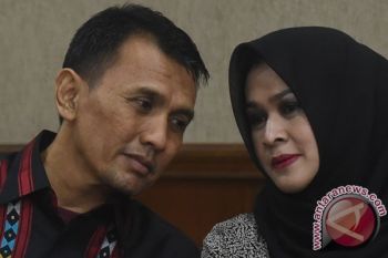 Gatot dan Evy Hadapi Vonis hari ini