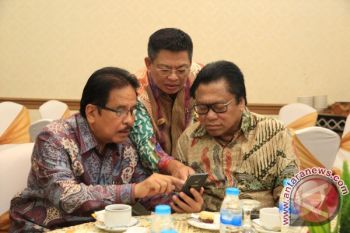 Irianto Ajak Gubernur se-Kalimantan Rapatkan Barisan