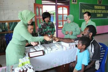 Persit gelar pengobatan massal di Paniai