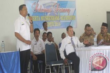 Disnak Muna Minta Warga Kandangkan Hewan Ternak