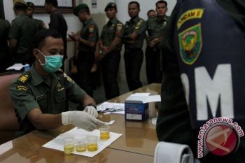 Prajurit Korem Wijayakusuma Jalani Tes Urine