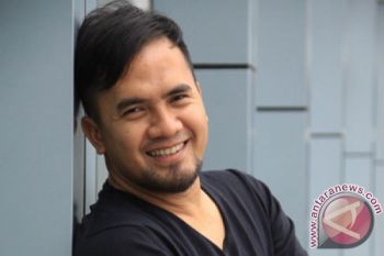 Masyarakat Menyimak Rekonstruksi Tertutup Kasus Saipul Jamil