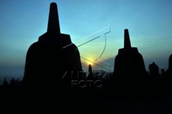 Candi Borobudur Gelap Satu Jam