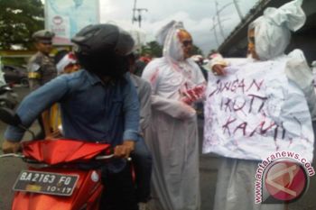 "Polisi Pocong" Sosialisasikan Keselamatan Lalu Lintas 