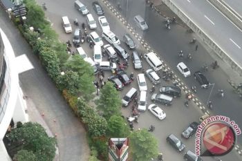 Taksi Dirusak Oknum Ojek Online, Sepeda Motor Ojek Online Juga Dirusak Pendemo 