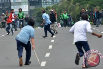 Sopir Taksi Bentrok dengan Pengemudi Go-Jek